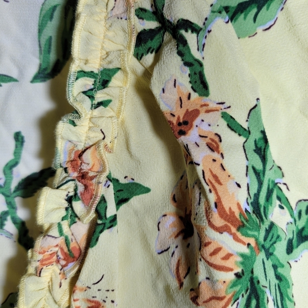❤️ 3 for $35 Aritzia Wilfred Aurelia Floral Wrap Top Blouse Yellow  Size large - Picture 4 of 7